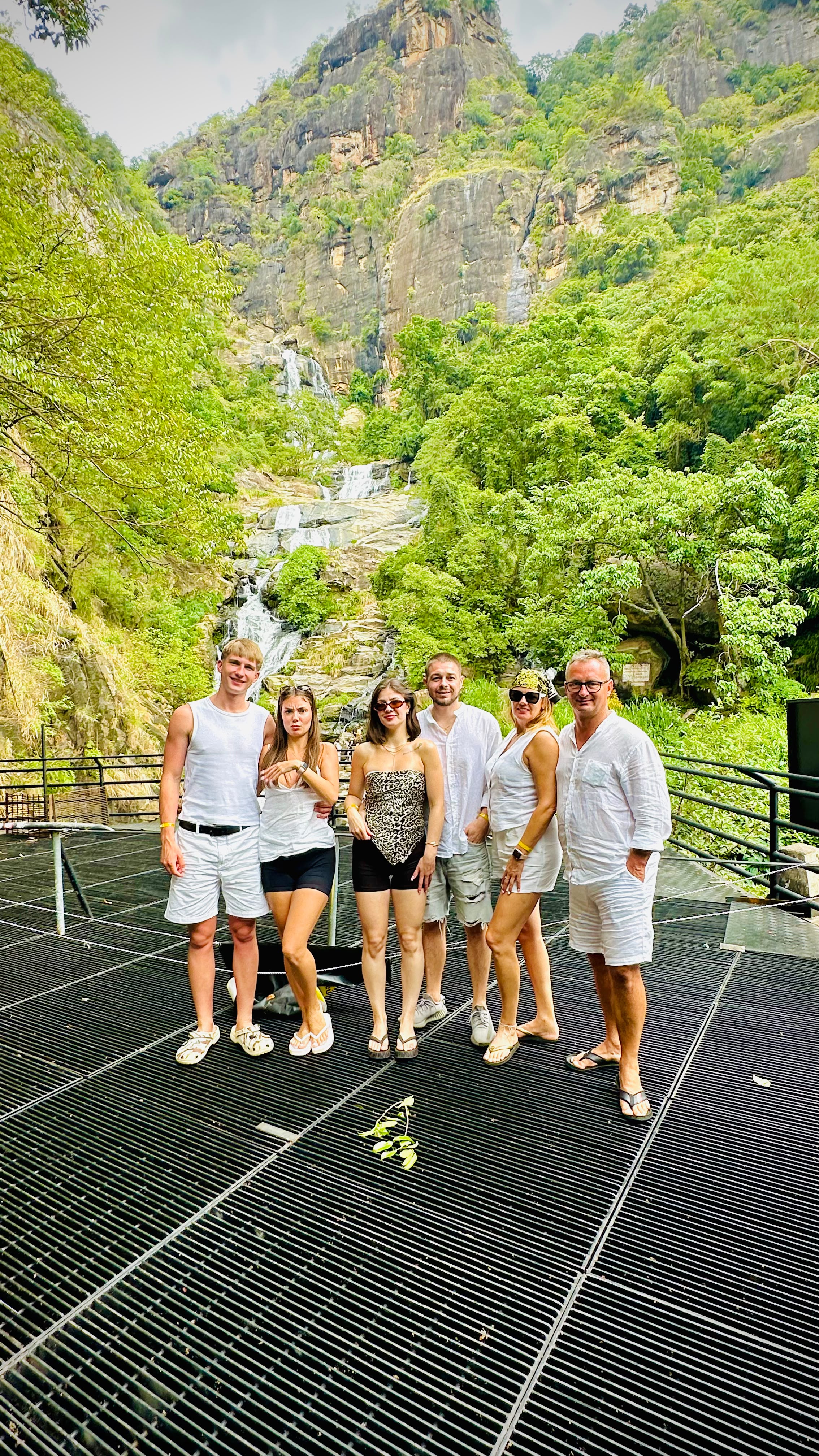 ella ravana waterfall with polond family